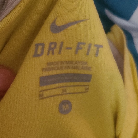 A jacket - Picture 3 of 3